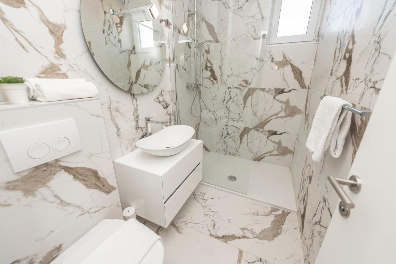 Mediteran Luxury Penthouse With Jacuzzi Мандре Екстериор снимка