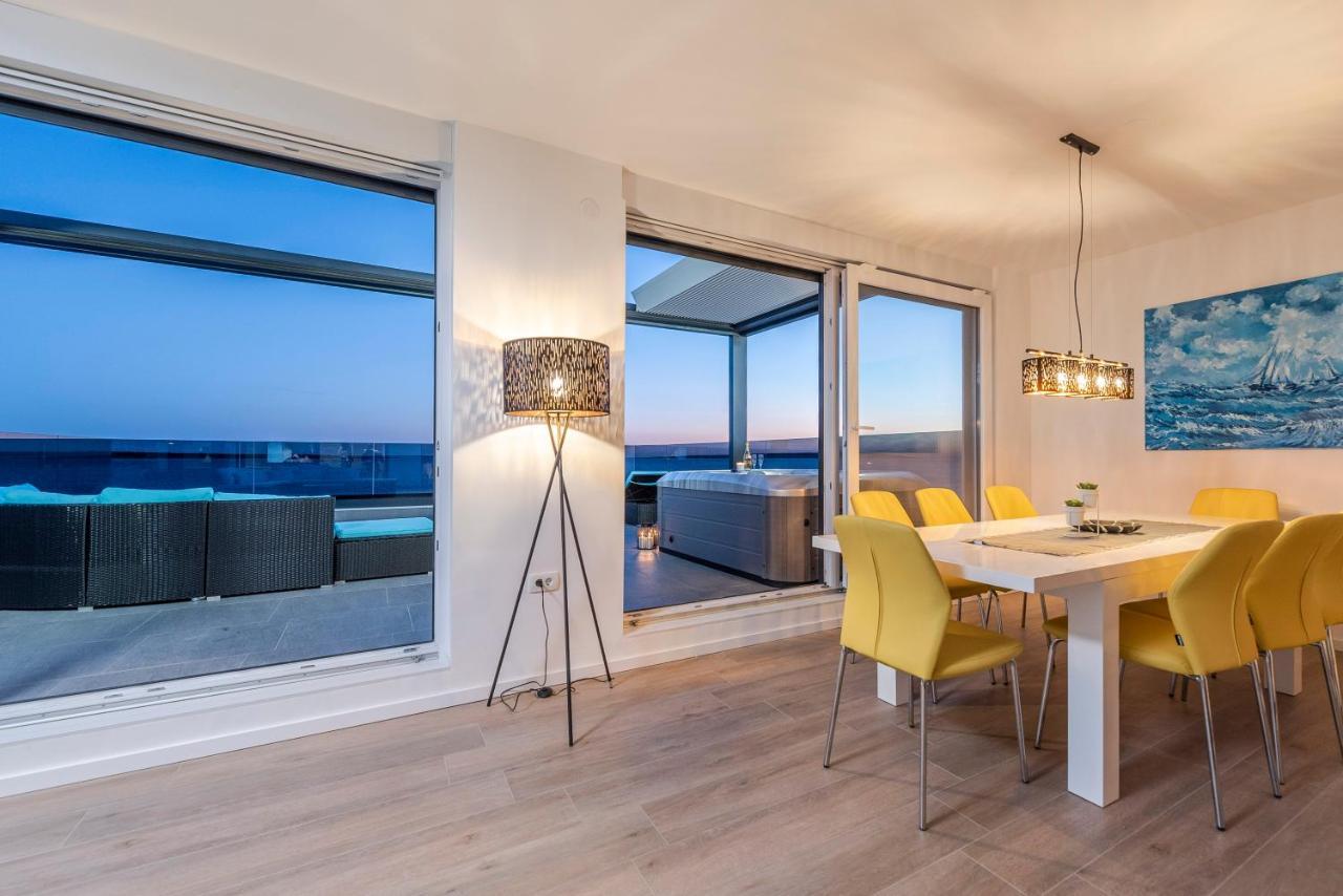 Mediteran Luxury Penthouse With Jacuzzi Мандре Екстериор снимка