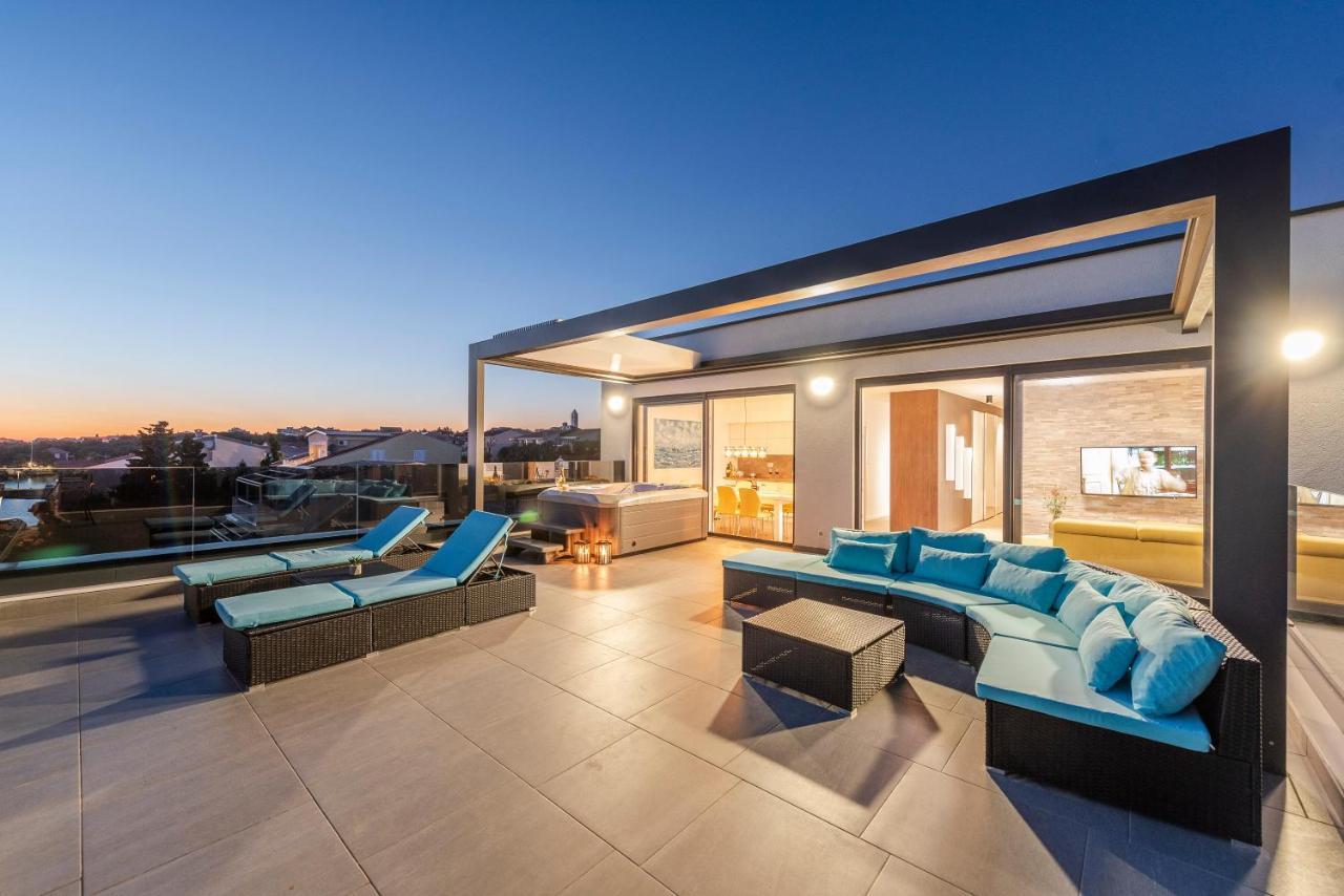 Mediteran Luxury Penthouse With Jacuzzi Мандре Екстериор снимка