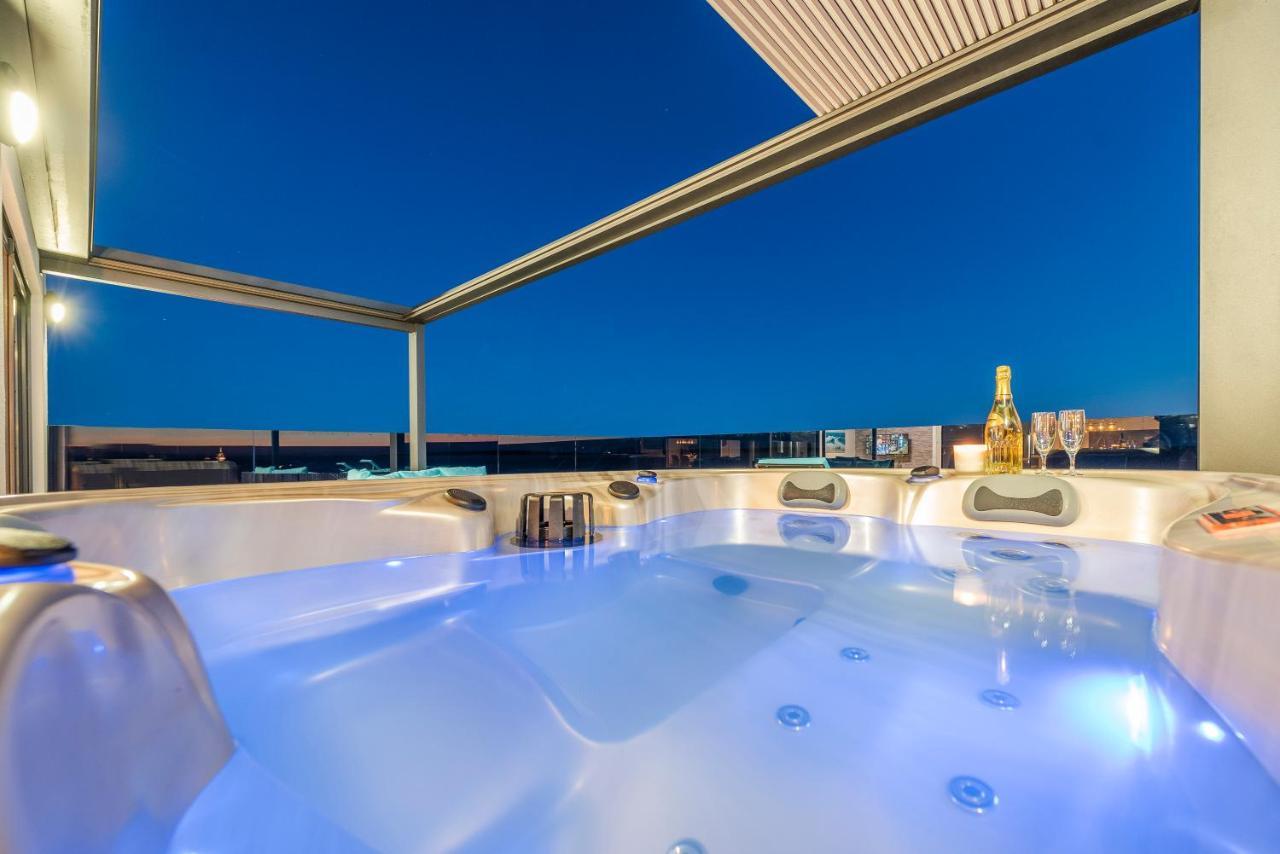Mediteran Luxury Penthouse With Jacuzzi Мандре Екстериор снимка